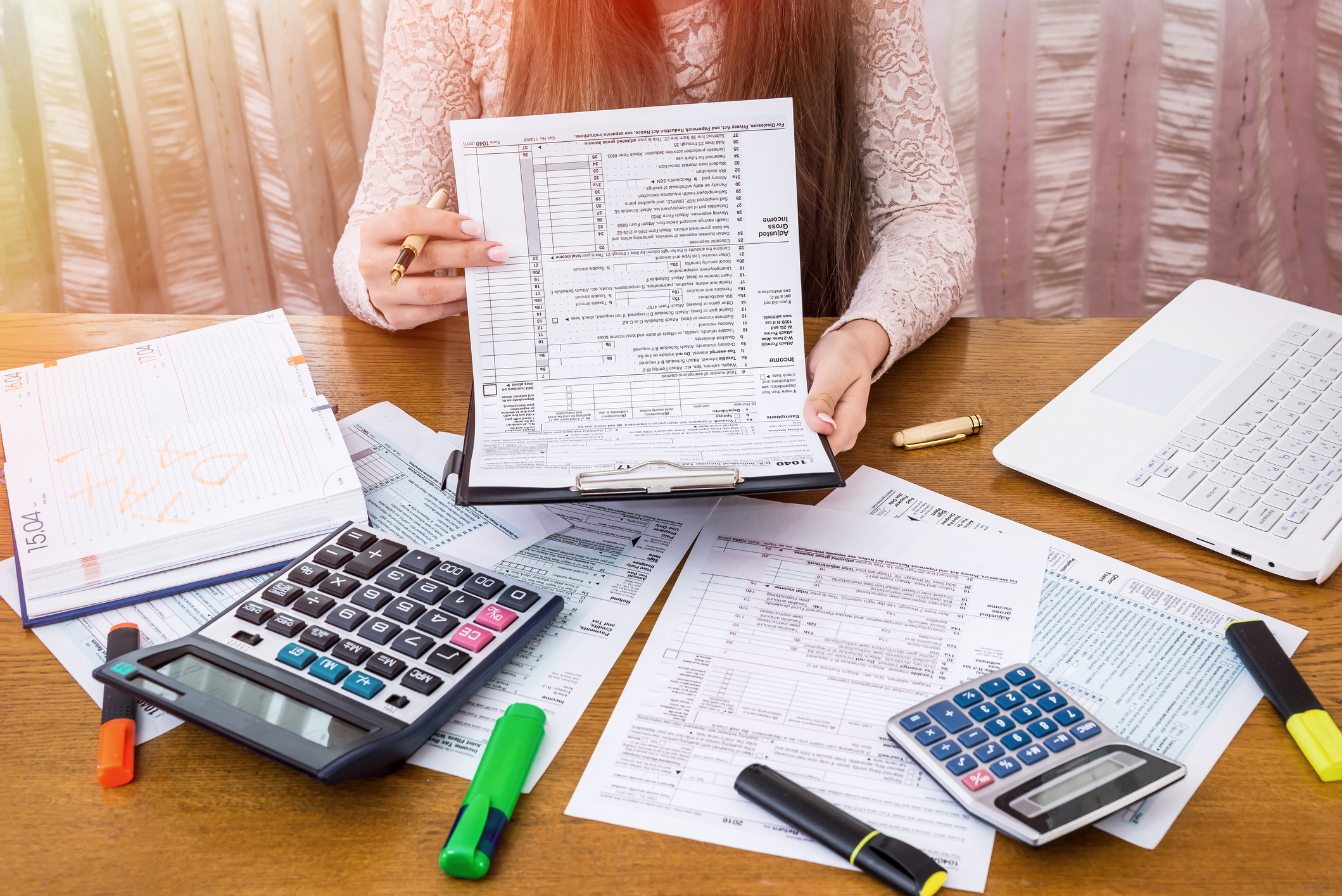 Calcular el IRPF y el IVA de una factura