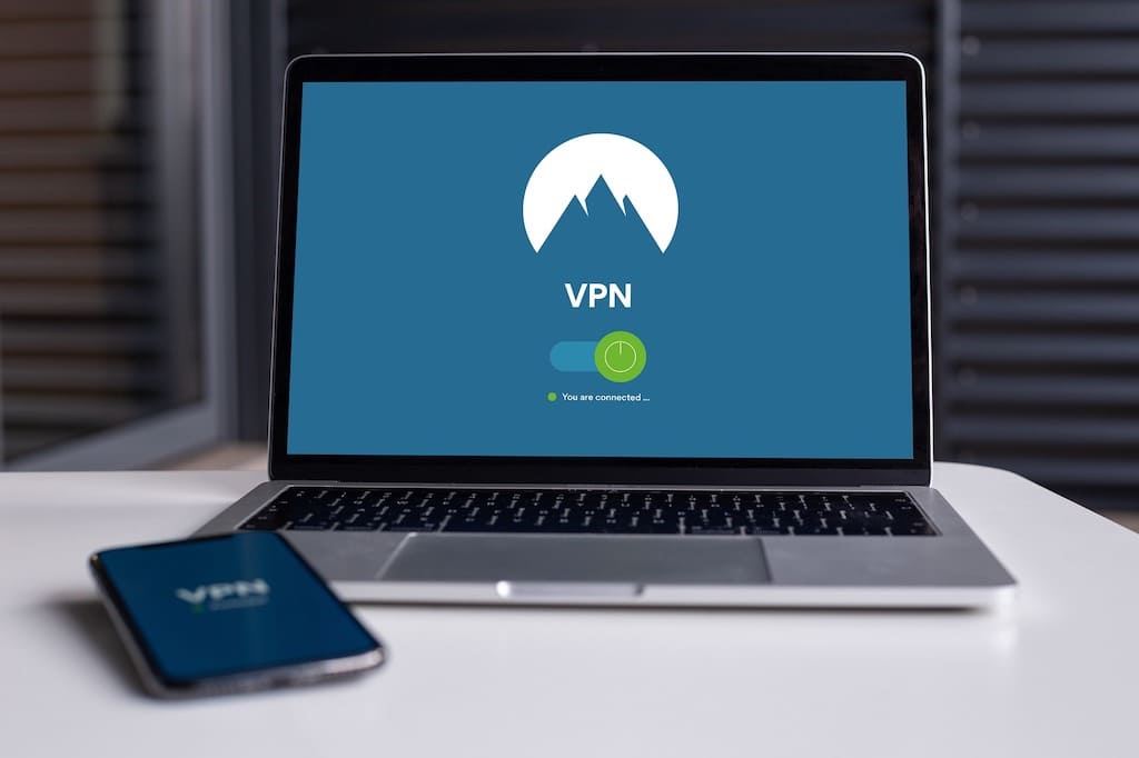 ¿Utilizas VPN gratuitas para conectarte a Wifi? ¡La seguridad de tu móvil de empresa está en riesgo!